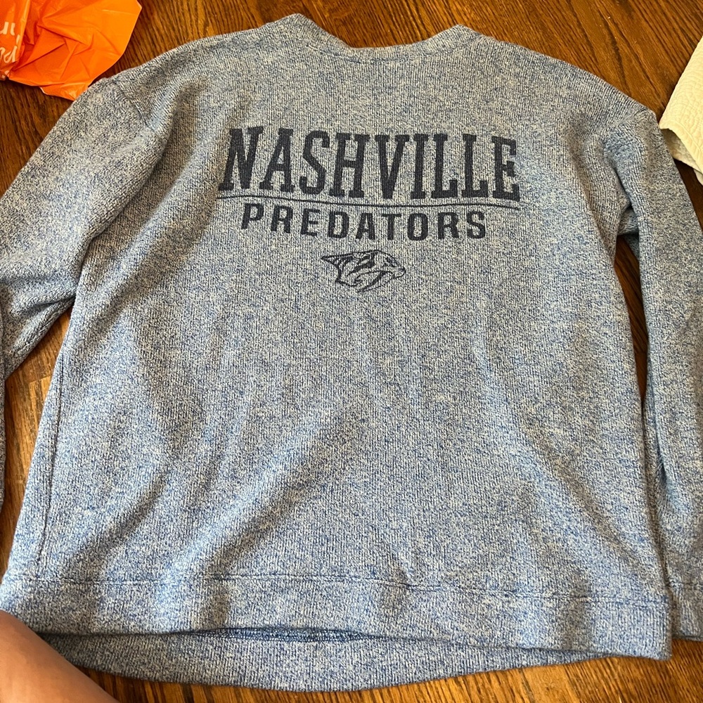 Like New- NASHVILLE PREDATORS Crewneck